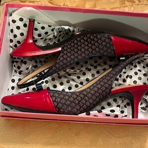 Navy blue, gently worn, women’s swing back Patton leather 2 inch shoes.